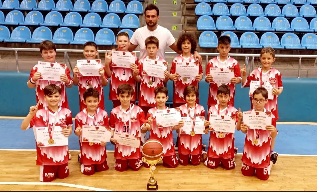 U 10 ERKEK BİRİNCİSİ M&M BASKETBOL